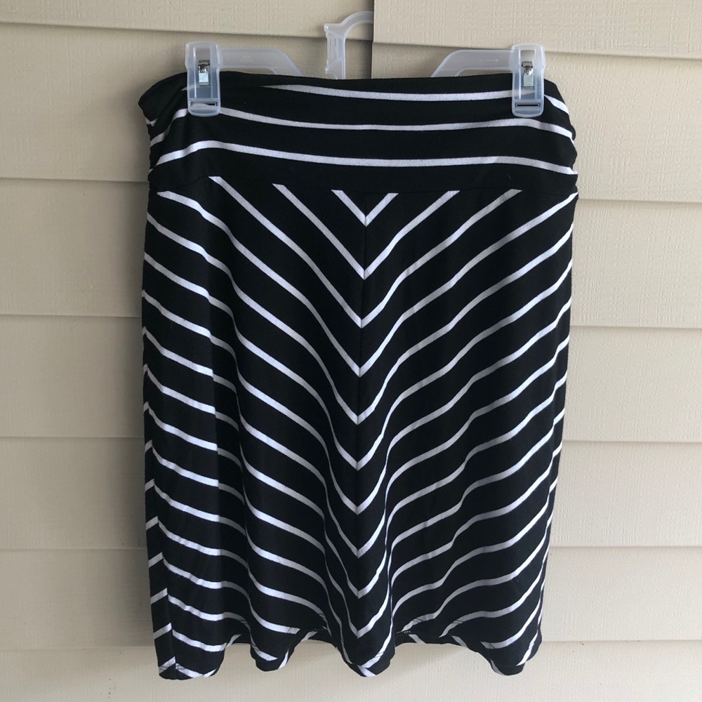 3/$10 Black chevron jersey Skirt